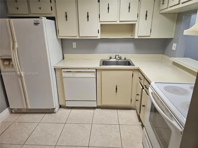 $1,500 | 4384 Northwest 9th Avenue, Unit 203C, Deerfield Beach, FL 33064