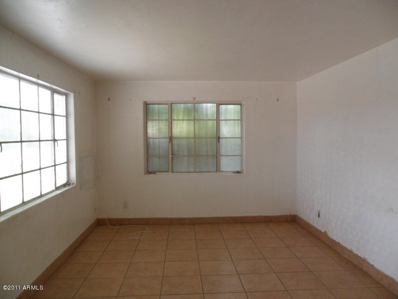 3348 East Granada Road Phoenix, AZ 85008 - Photo 6 of 31 SAM_1820