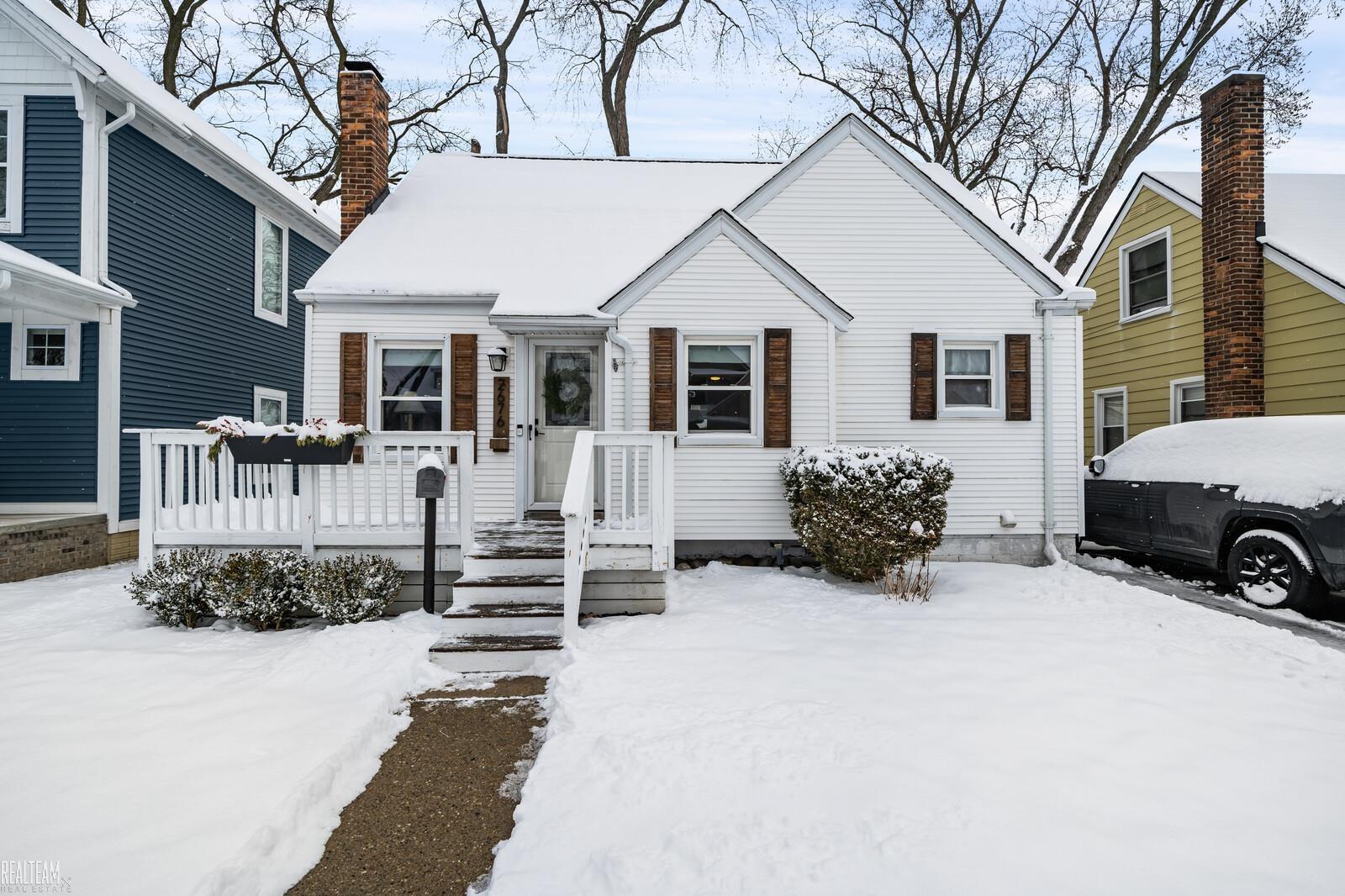 2676 Wakefield Road Berkley, MI 48072 - Photo 1 of 19 50166606-bf52c35e-2d03-448b-a2e6-14fbd234b3dc.JPG