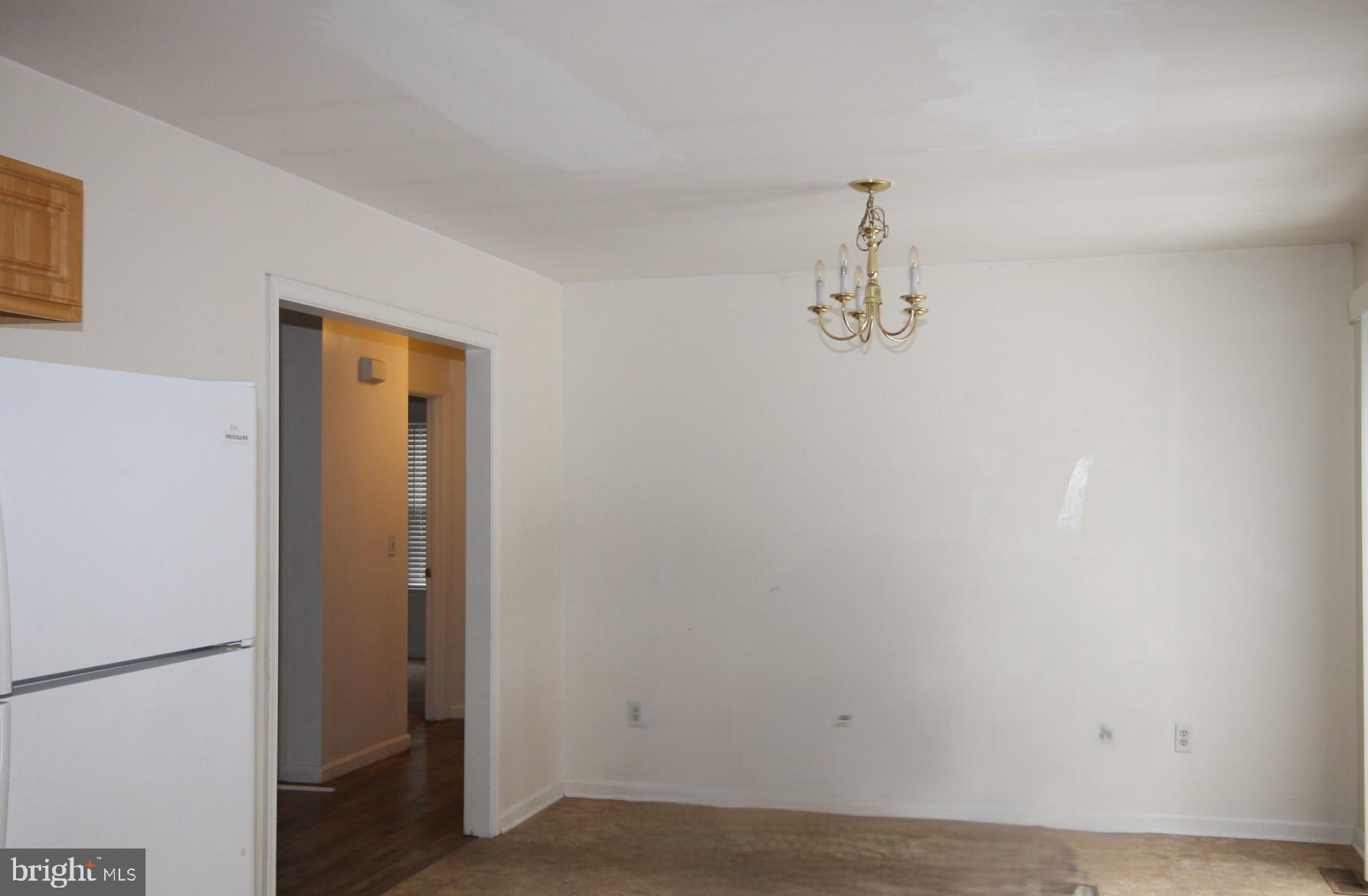 25880 Brookwood Road Greensboro, MD 21639 - Photo 7 of 20 Large eating area and easy access to deck