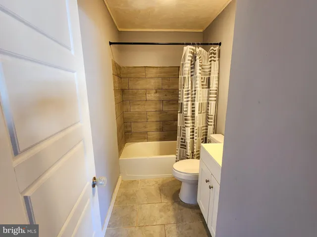 a bathroom with a toilet and a bathtub