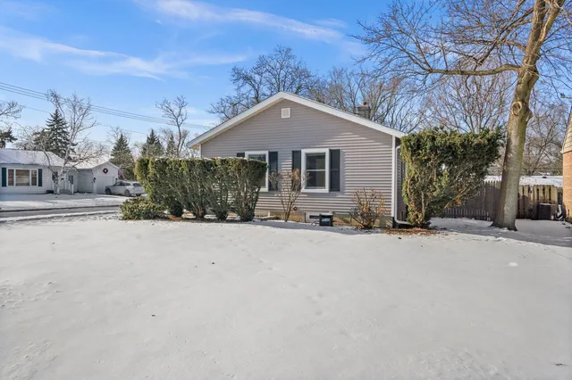 $449,900 | 817 East Forest Avenue, Wheaton, IL 60187