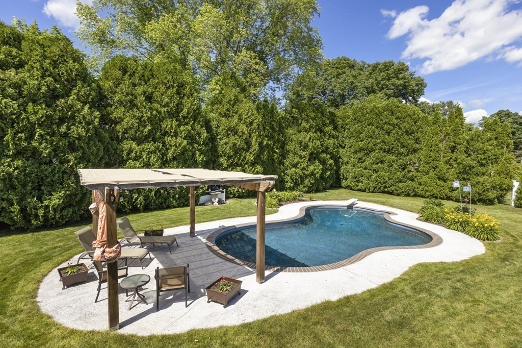 4 Longfellow Road Northborough, MA 01532 - Photo 8 of 42 Gallery Image 8