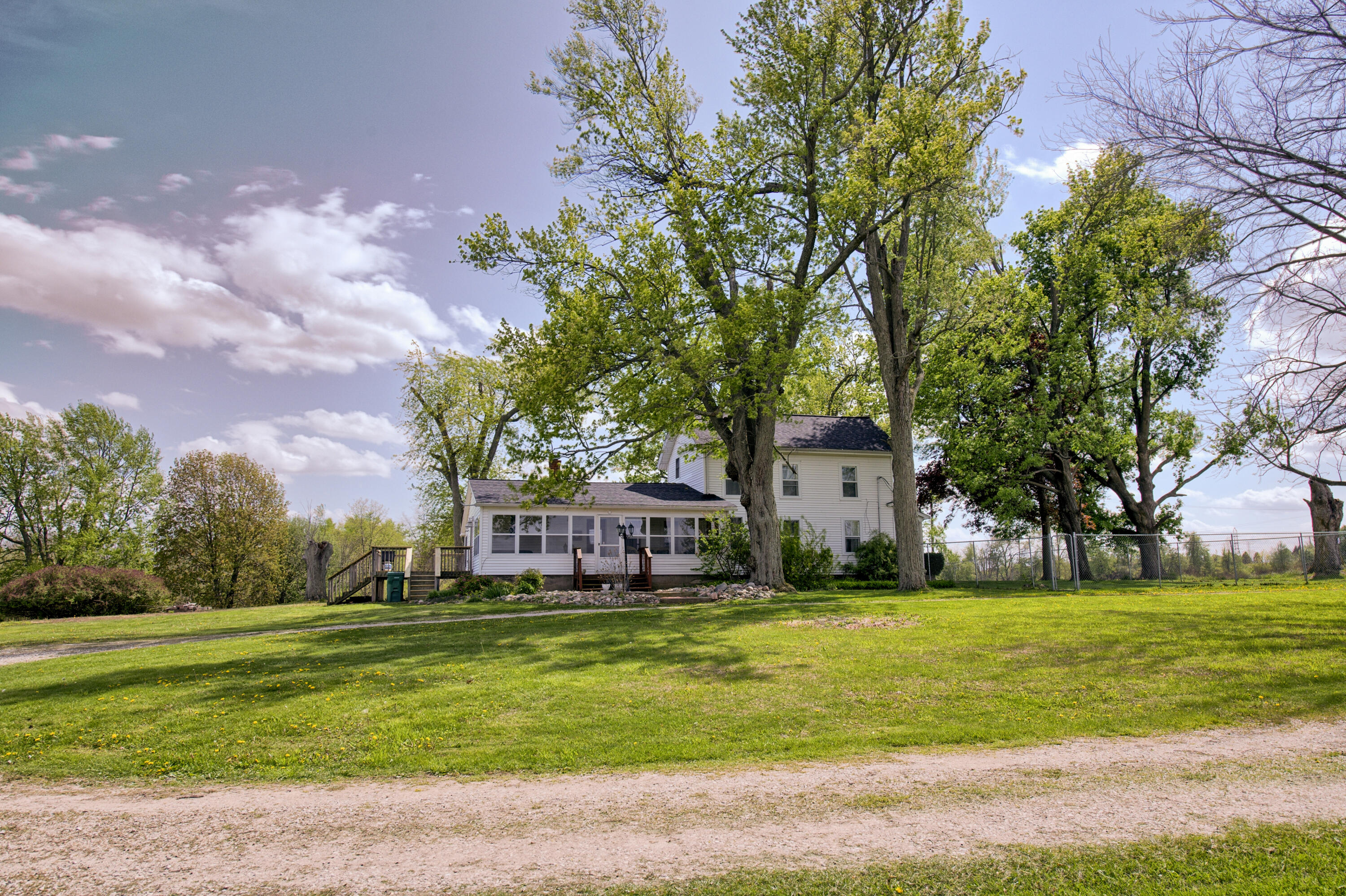 8250 Oneida Road Grand Ledge, MI 48837 - Photo 34 of 55 Side view