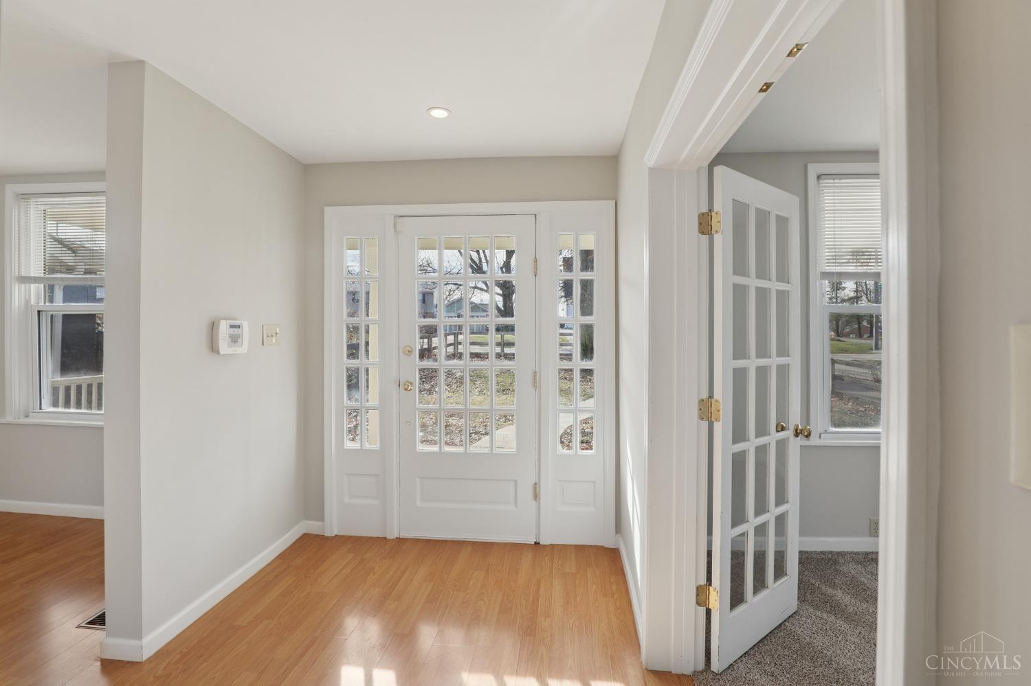 4046 Boomer Road Cincinnati, OH 45247 - Photo 2 of 36 Gallery Image 2