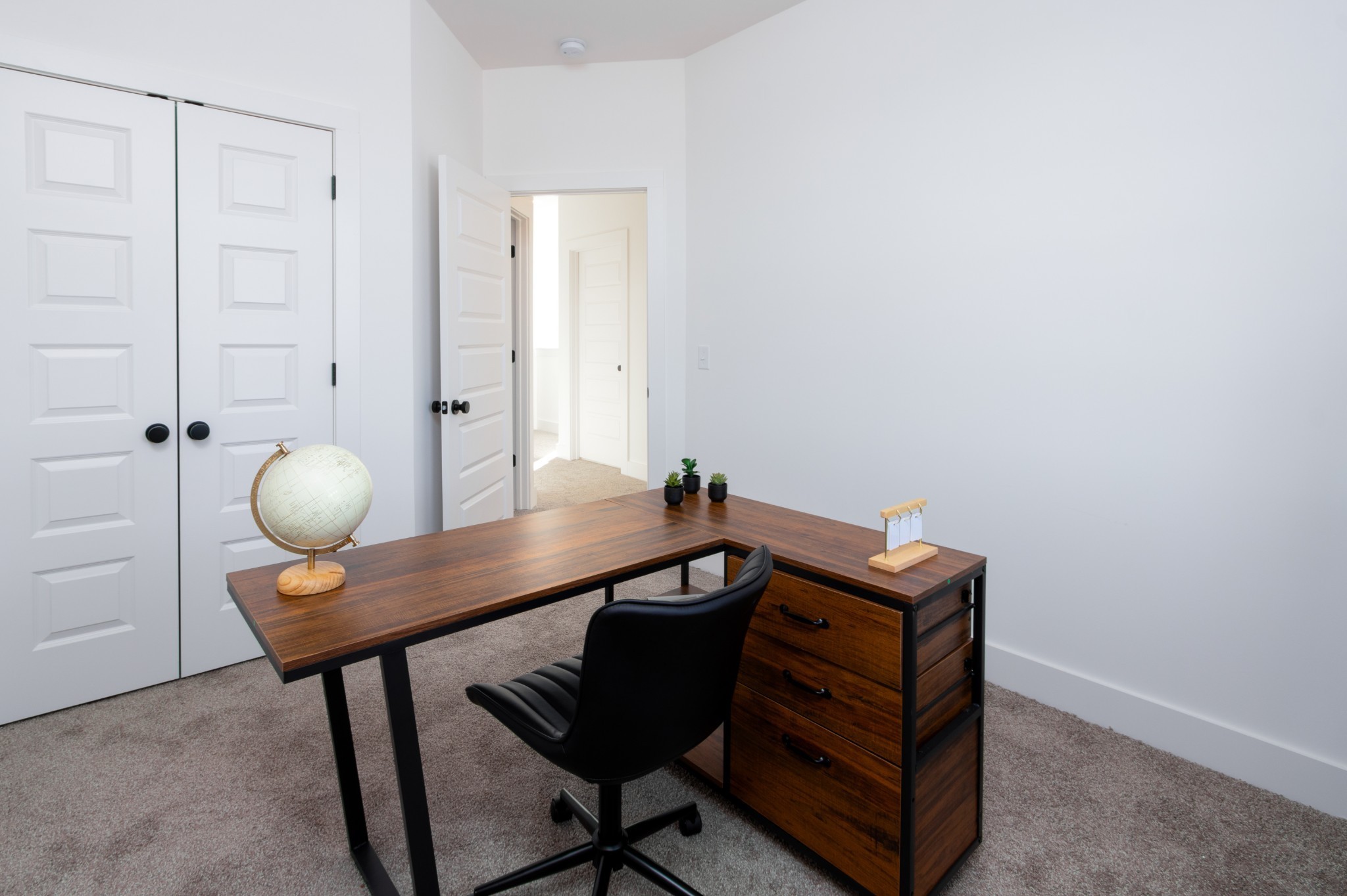 113 High Pk Circle Lebanon, TN 37087 - Photo 12 of 20 a view of a workspace with furniture