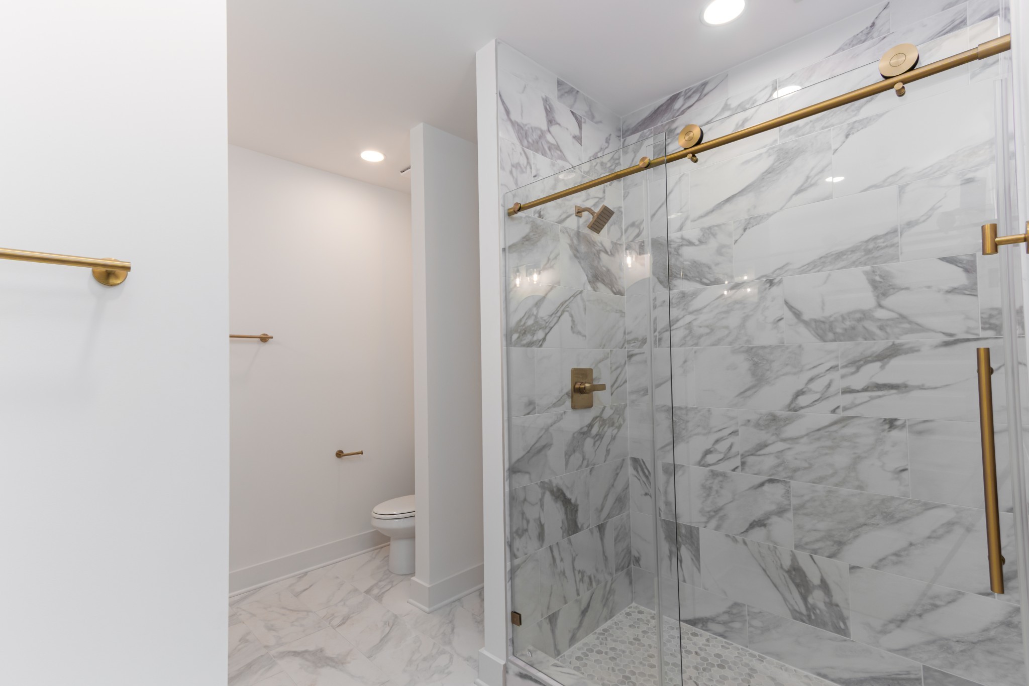 113 High Pk Circle Lebanon, TN 37087 - Photo 4 of 20 a bathroom with a shower and a toilet