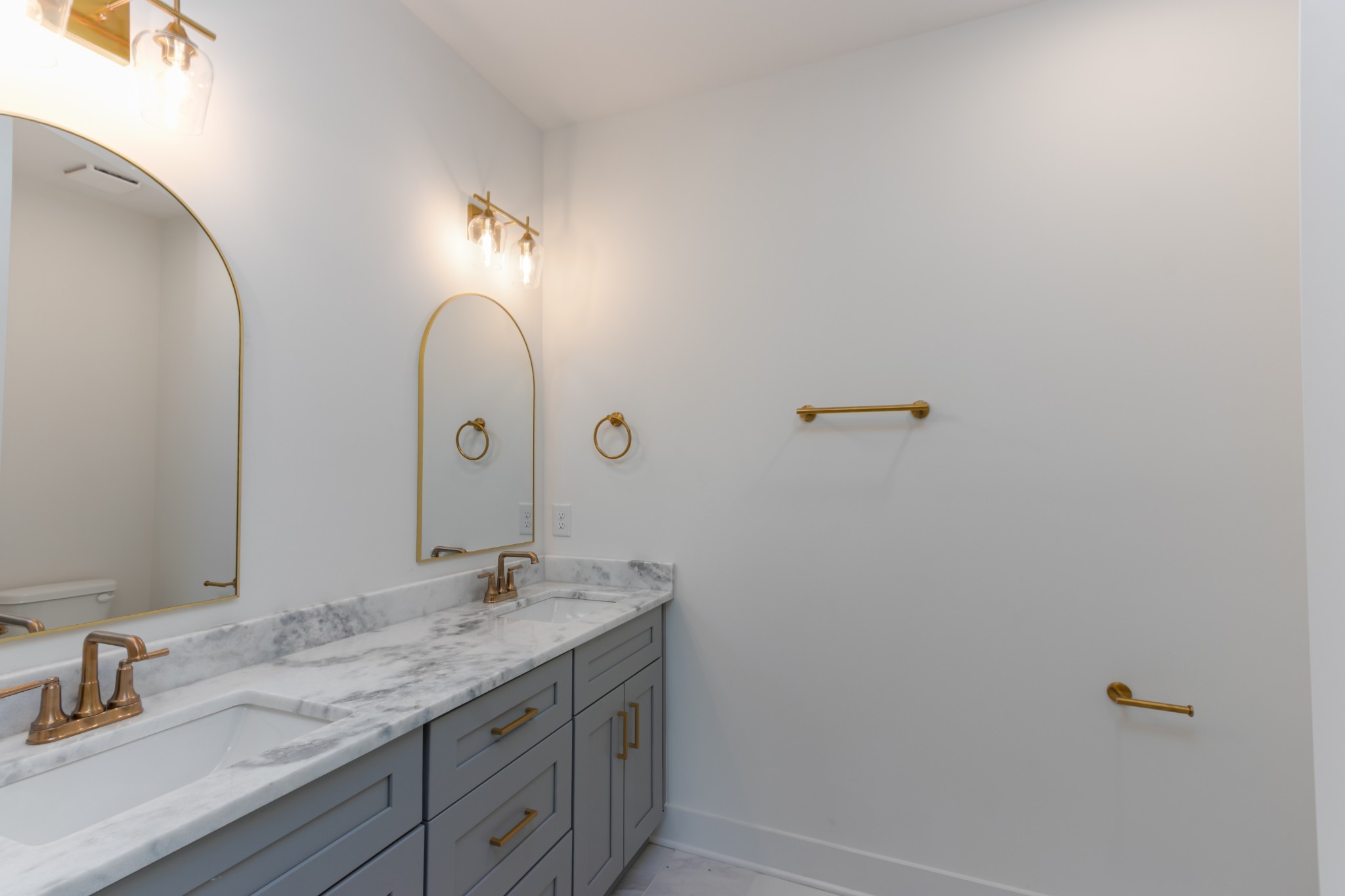 113 High Pk Circle Lebanon, TN 37087 - Photo 5 of 20 a bathroom with a granite countertop sink and a mirror