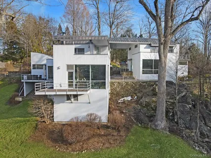 $3,250,000 | 54 Cross Pond Road, Pound Ridge, NY 10576