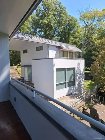 a house view with a outdoor space