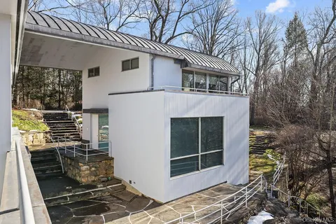 $3,250,000 | 54 Cross Pond Road, Pound Ridge, NY 10576