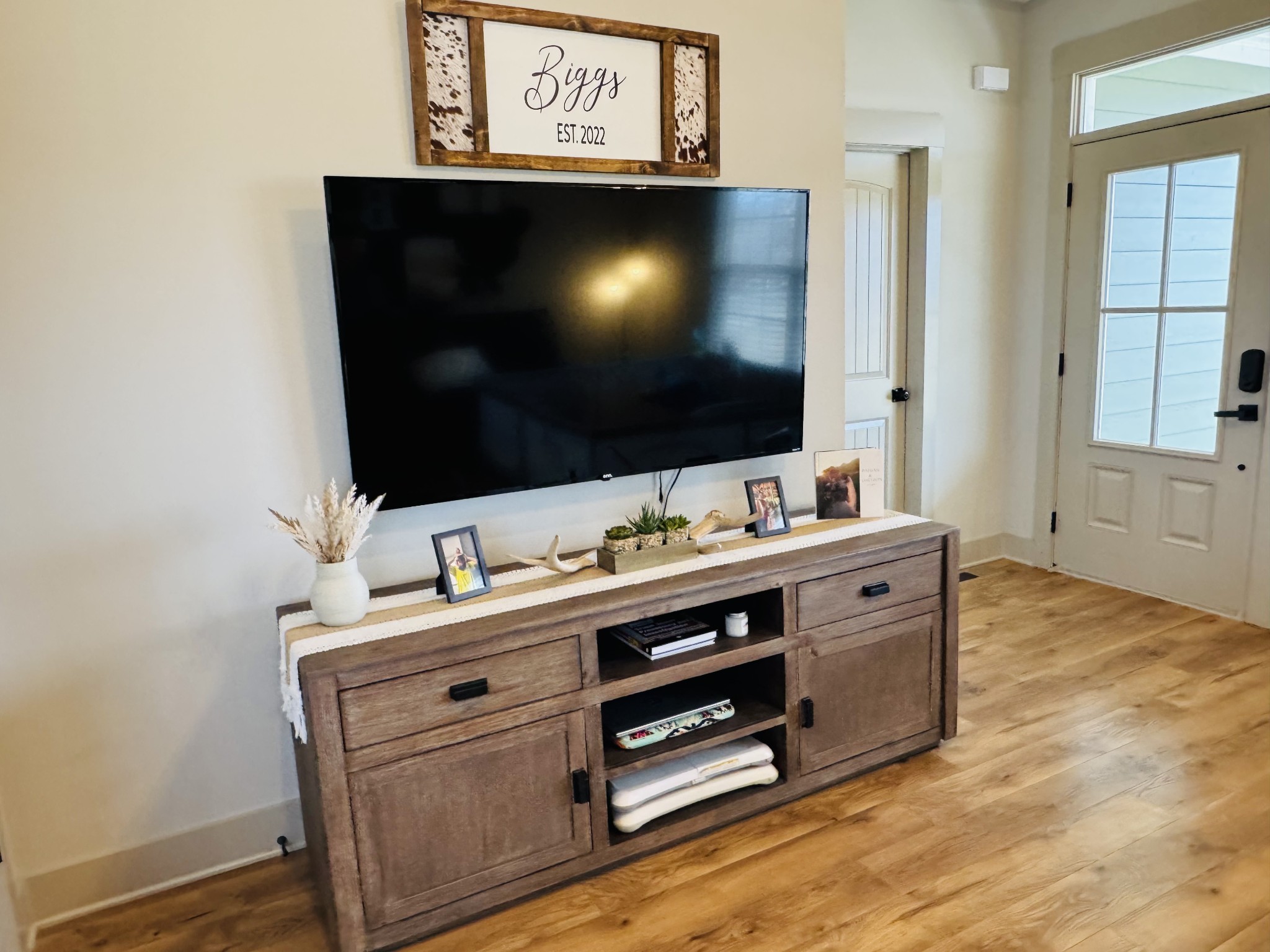 319 Lear Road Portland, TN 37148 - Photo 19 of 32 a room with furniture and flat screen tv