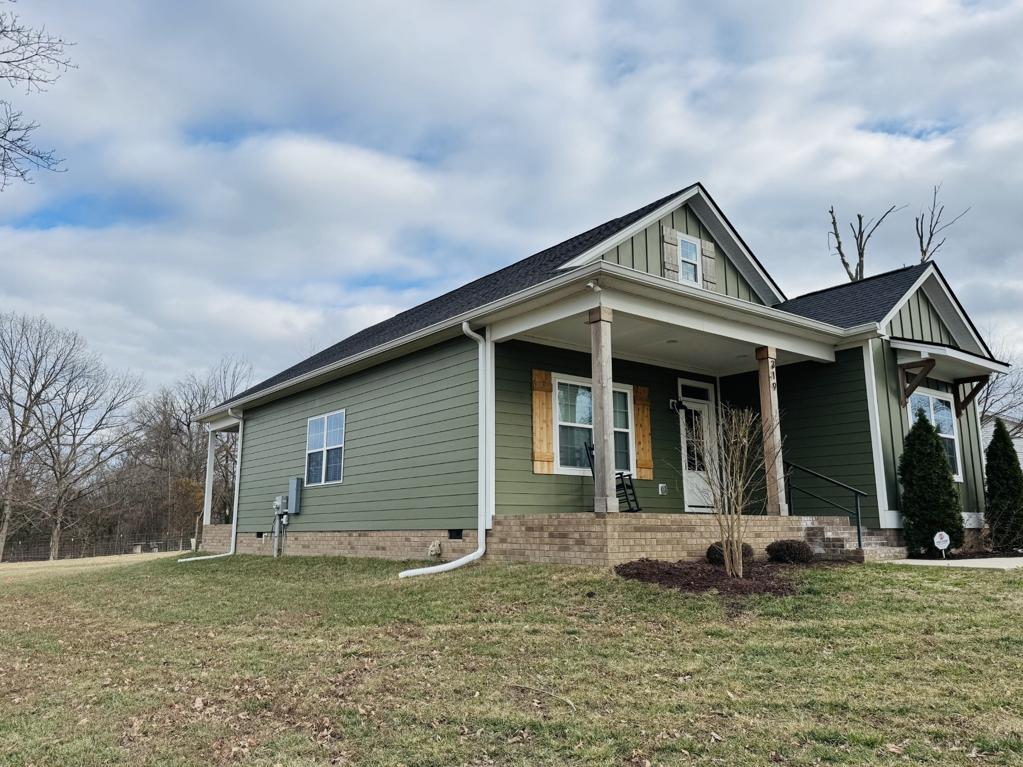 319 Lear Road Portland, TN 37148 - Photo 4 of 32 a front view of a house with garden
