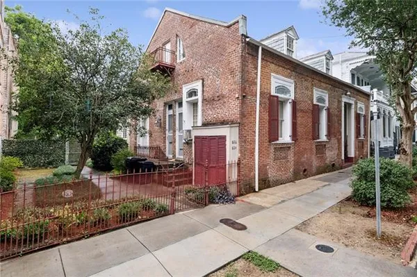 $2,500 | 824 Esplanade Avenue, Unit UPPR, New Orleans, LA 70116