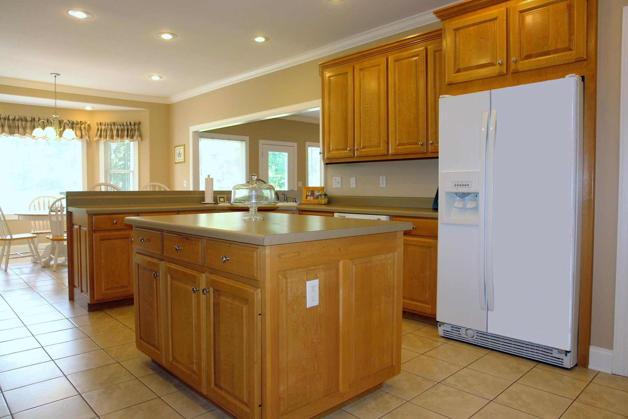 431 Open Range Road Crossville, TN 38555 - Photo 13 of 38 LARGE, GORGEOUS KITCHEN