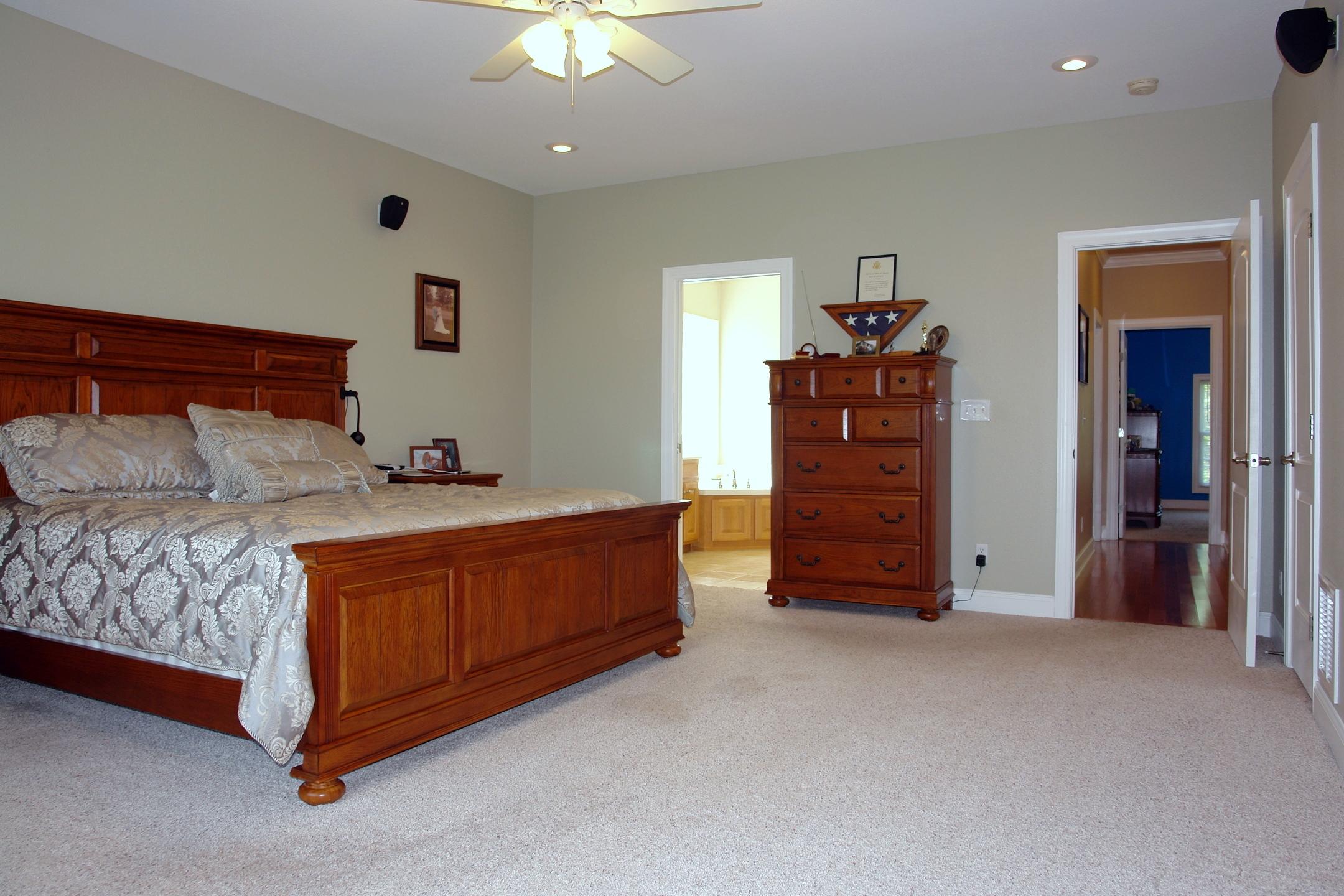 431 Open Range Road Crossville, TN 38555 - Photo 18 of 38 MASTER BEDROOM SUITE