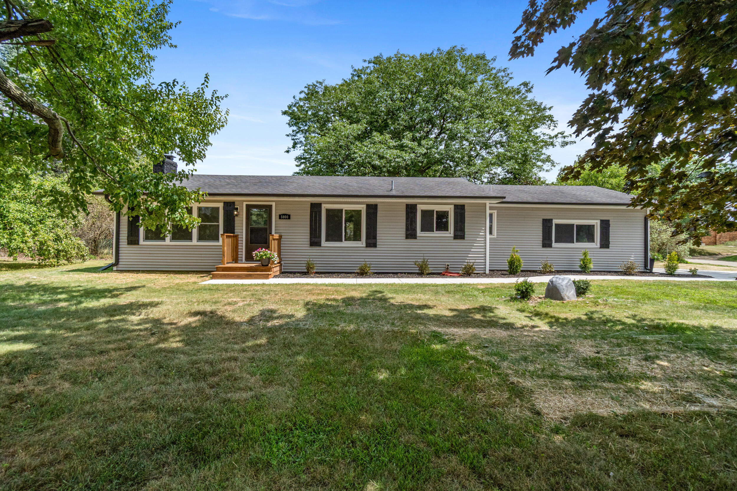 5900 Clark Lake Rd, Jackson, MI