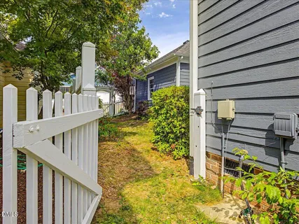 $785,000 | 913 Edgewater Circle, Chapel Hill, NC 27516