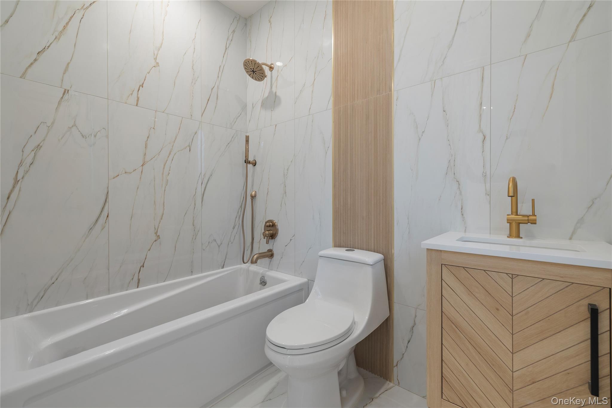 27 Ellish Parkway, Unit 103 Spring Valley, NY 10977 - Photo 12 of 23 Primary Bathroom