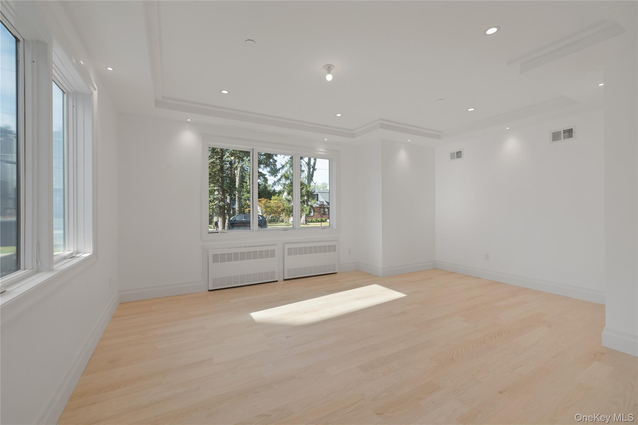 27 Ellish Parkway, Unit 103 Spring Valley, NY 10977 - Photo 4 of 23 Dining room