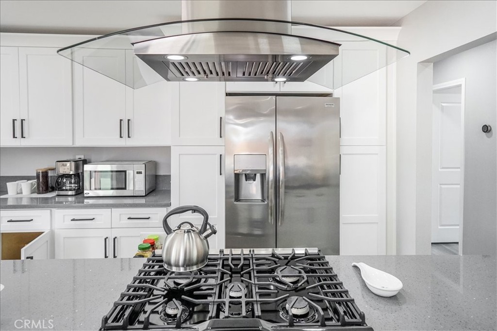 39120 Paradise Way Cathedral City, CA 92234 - Photo 11 of 41 a kitchen with granite countertop a stove and a refrigerator