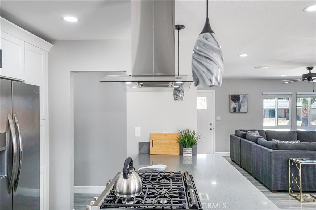 39120 Paradise Way Cathedral City, CA 92234 - Photo 13 of 41 a living room with furniture