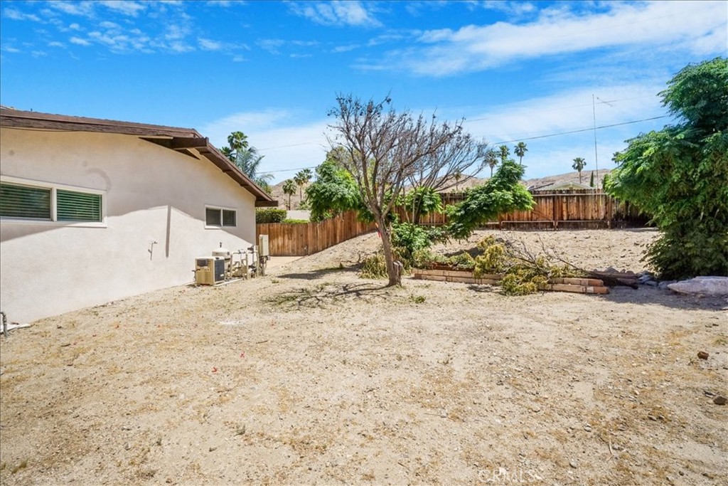 39120 Paradise Way Cathedral City, CA 92234 - Photo 37 of 41 a view of a dry yard with a house