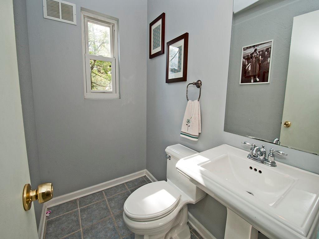 1350 Washington Road Mt. Lebanon, PA 15228 - Photo 10 of 18 Powder room