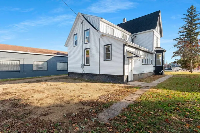 $249,000 | 331 South Main Street, Shawano, WI 54166