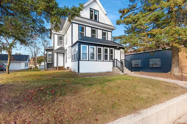 $249,000 | 331 South Main Street, Shawano, WI 54166