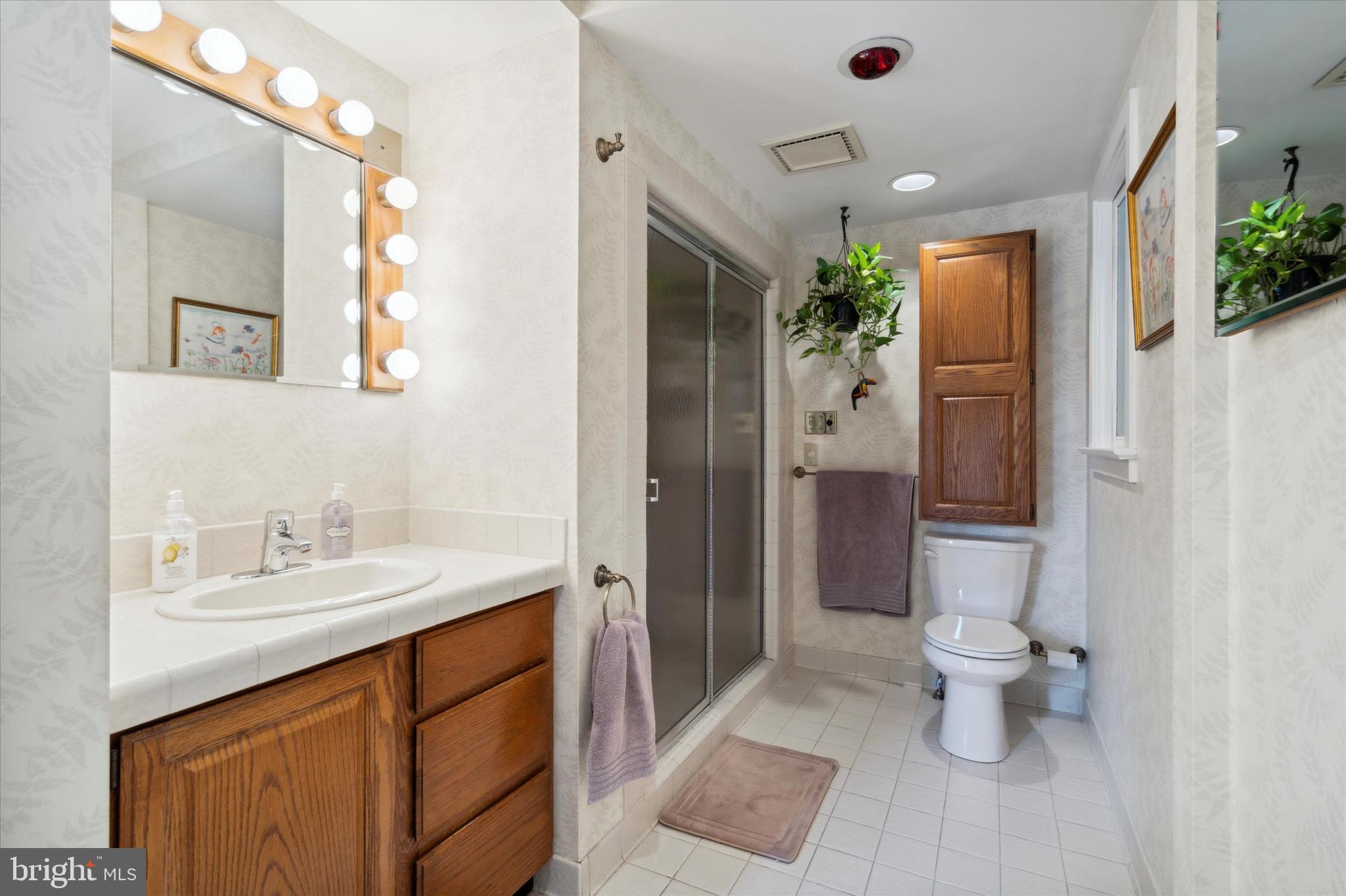 119 Ridgefield Road Newtown Square, PA 19073 - Photo 41 of 56 Primary ensuite bath