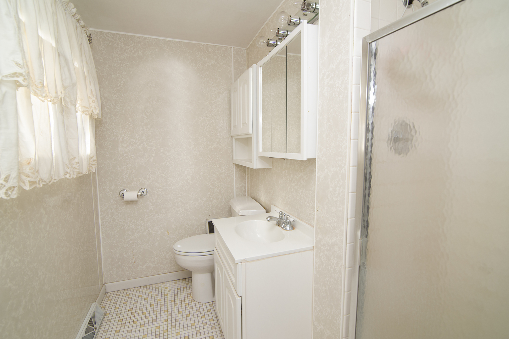 81 Ambleside Road Des Plaines, IL 60016 - Photo 17 of 24 a bathroom with a sink a toilet and shower curtain