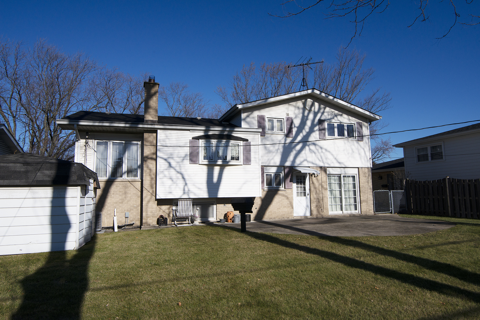81 Ambleside Road Des Plaines, IL 60016 - Photo 23 of 24 a house view with a outdoor space