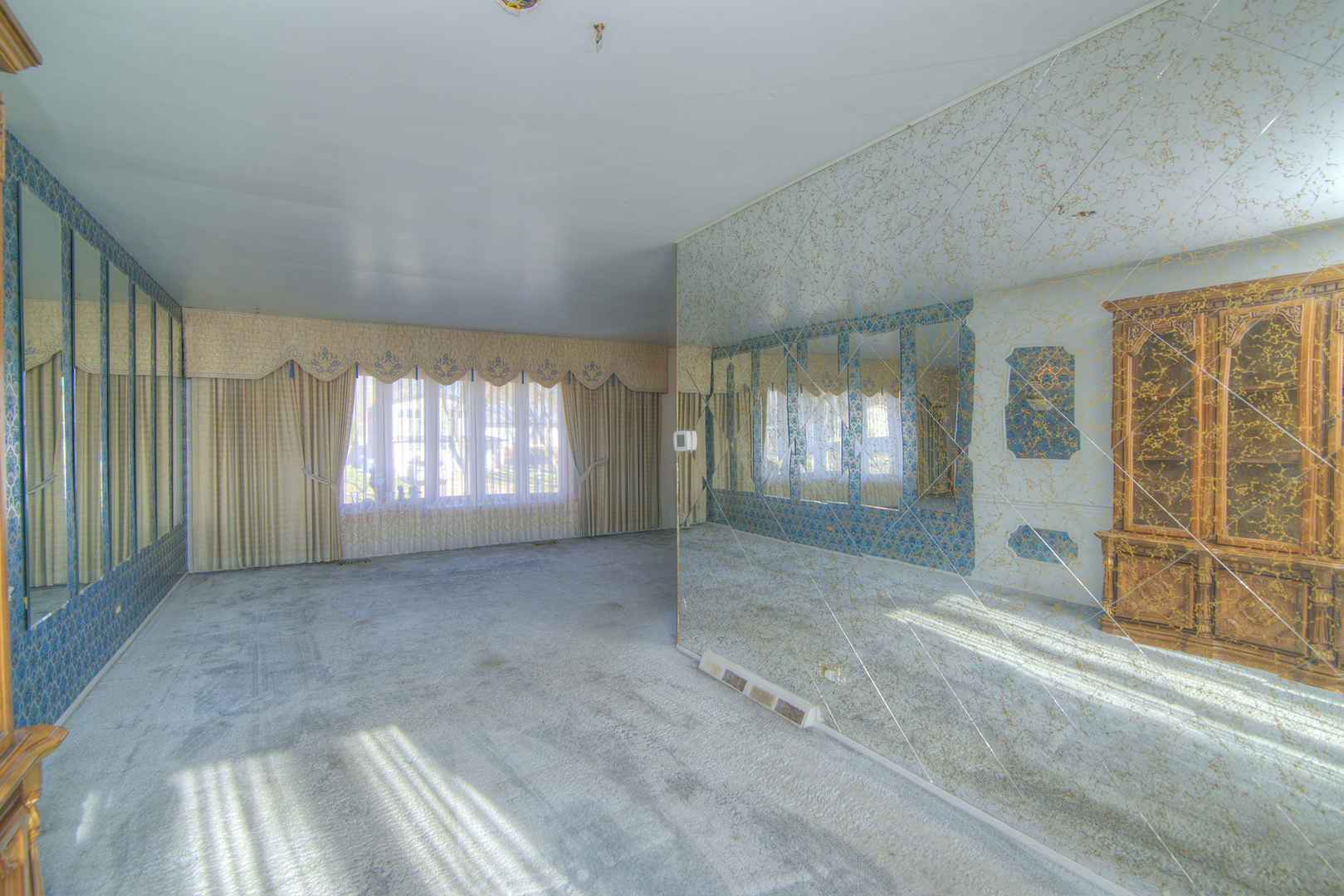 81 Ambleside Road Des Plaines, IL 60016 - Photo 8 of 24 an empty room with windows