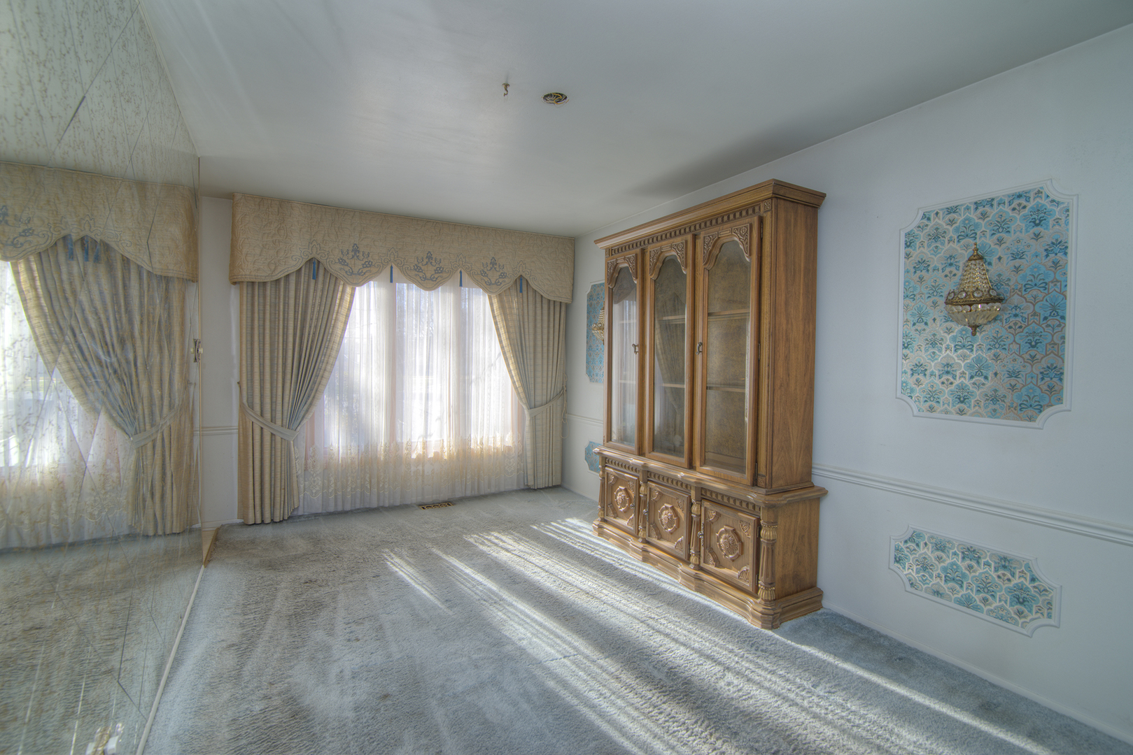 81 Ambleside Road Des Plaines, IL 60016 - Photo 9 of 24 a view of entryway with wooden floor