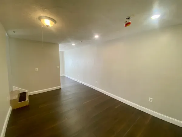 $2,350 | 32 Hinckley Street, Unit 1R, Somerville, MA 02145