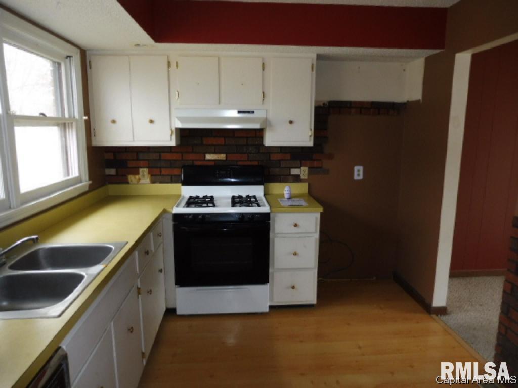 1933 King Arthur Drive Decatur, IL 62526 - Photo 4 of 13