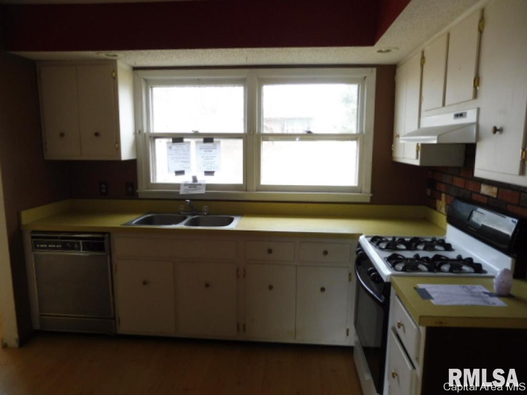 1933 King Arthur Drive Decatur, IL 62526 - Photo 5 of 13
