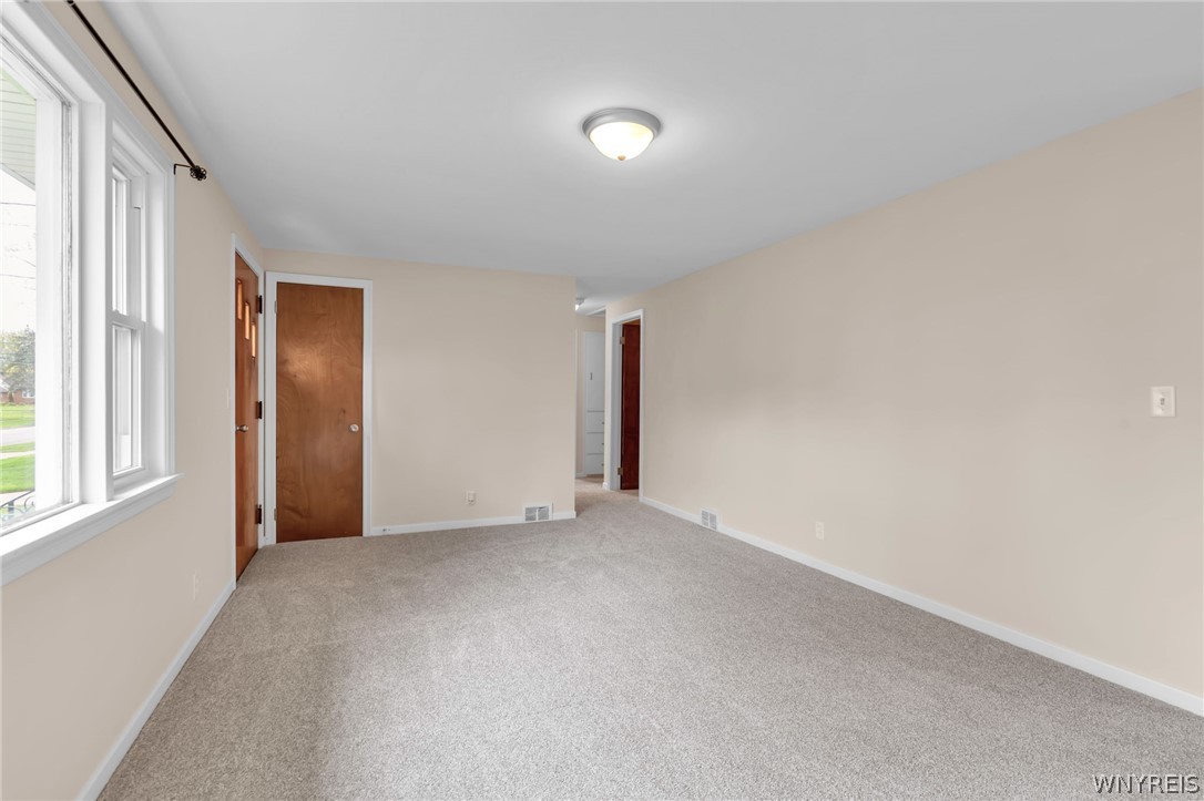 87 South Irwinwood Road Lancaster, NY 14086 - Photo 13 of 31