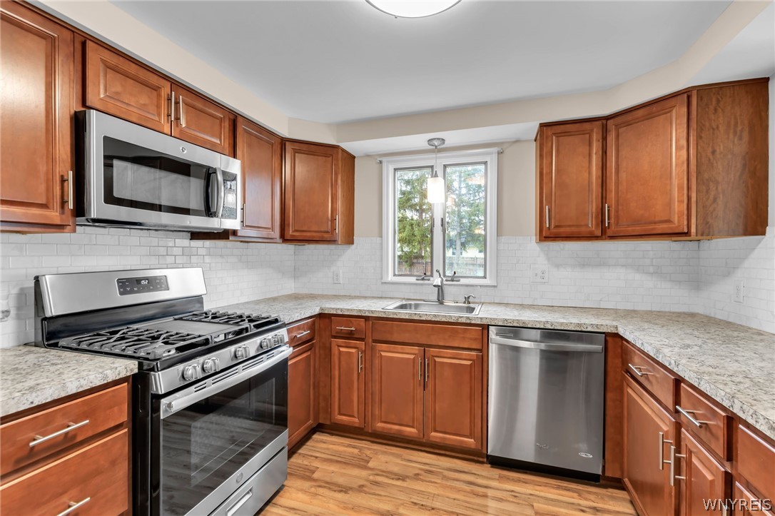 87 South Irwinwood Road Lancaster, NY 14086 - Photo 2 of 31