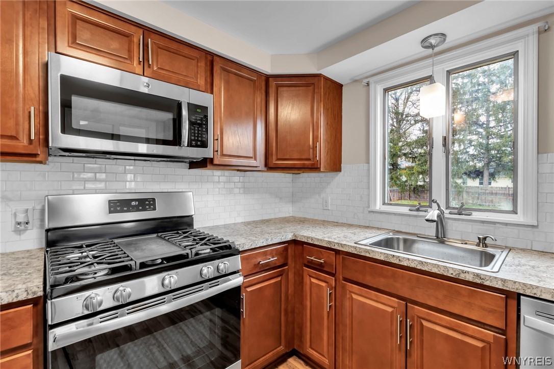 87 South Irwinwood Road Lancaster, NY 14086 - Photo 6 of 31