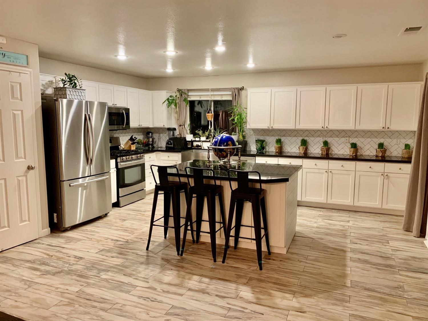 1737 Frances Court Ripon, CA 95366 - Photo 9 of 35