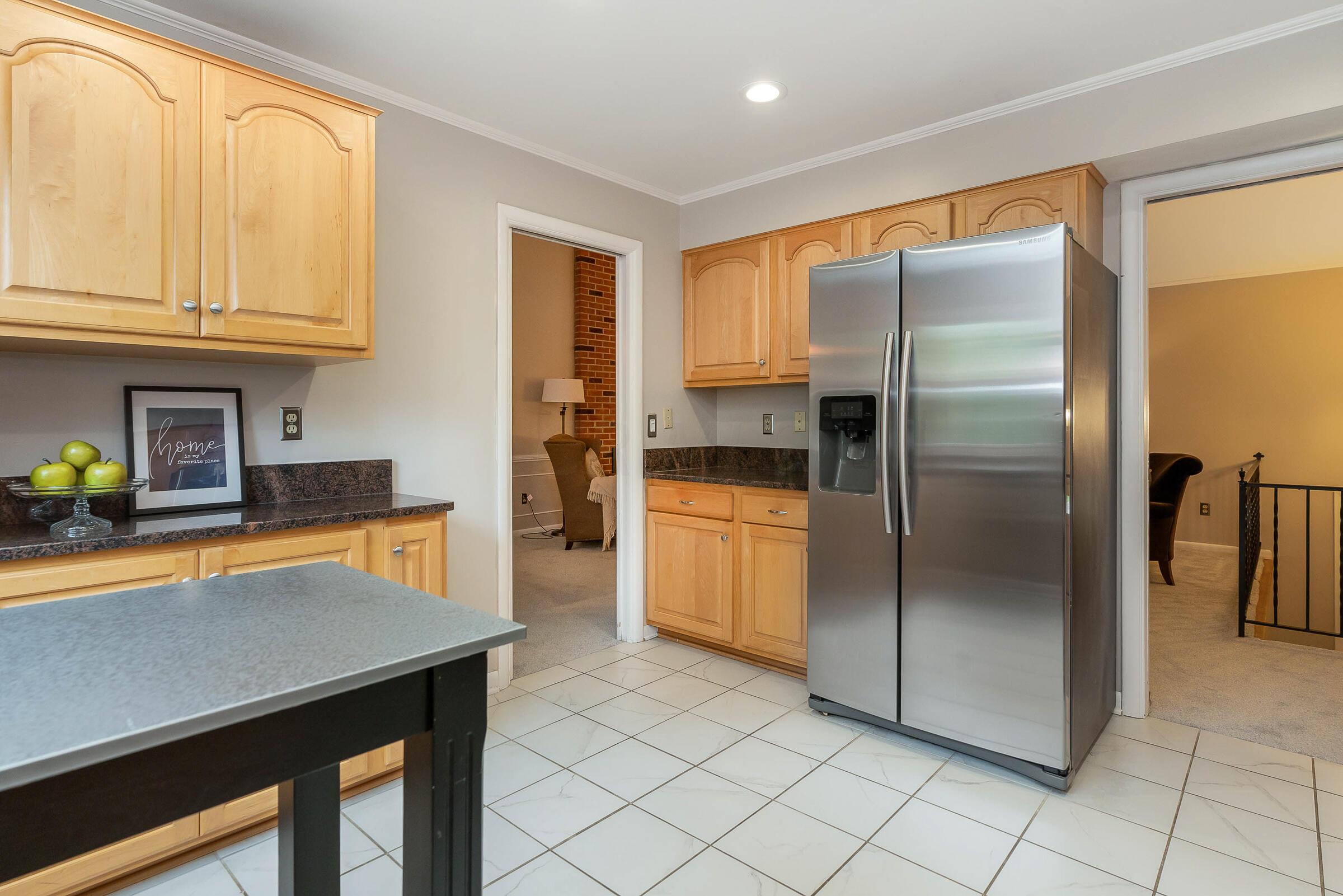 2654 Lane Road Columbus, OH 43220 - Photo 11 of 33 Kitchen