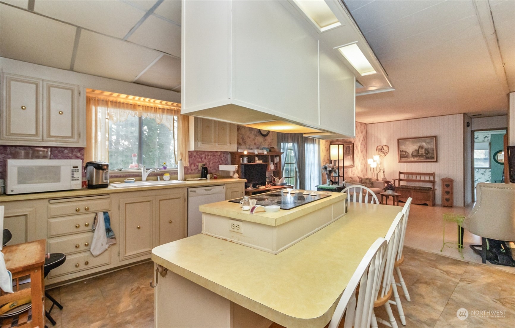 12603 Northeast 189th Street Bothell, WA 98011 - Photo 8 of 34