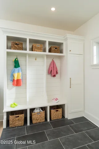 $1,087,700 | 2 Arlington Circle, Milton, NY 12020