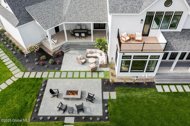 $1,087,700 | 2 Arlington Circle, Milton, NY 12020