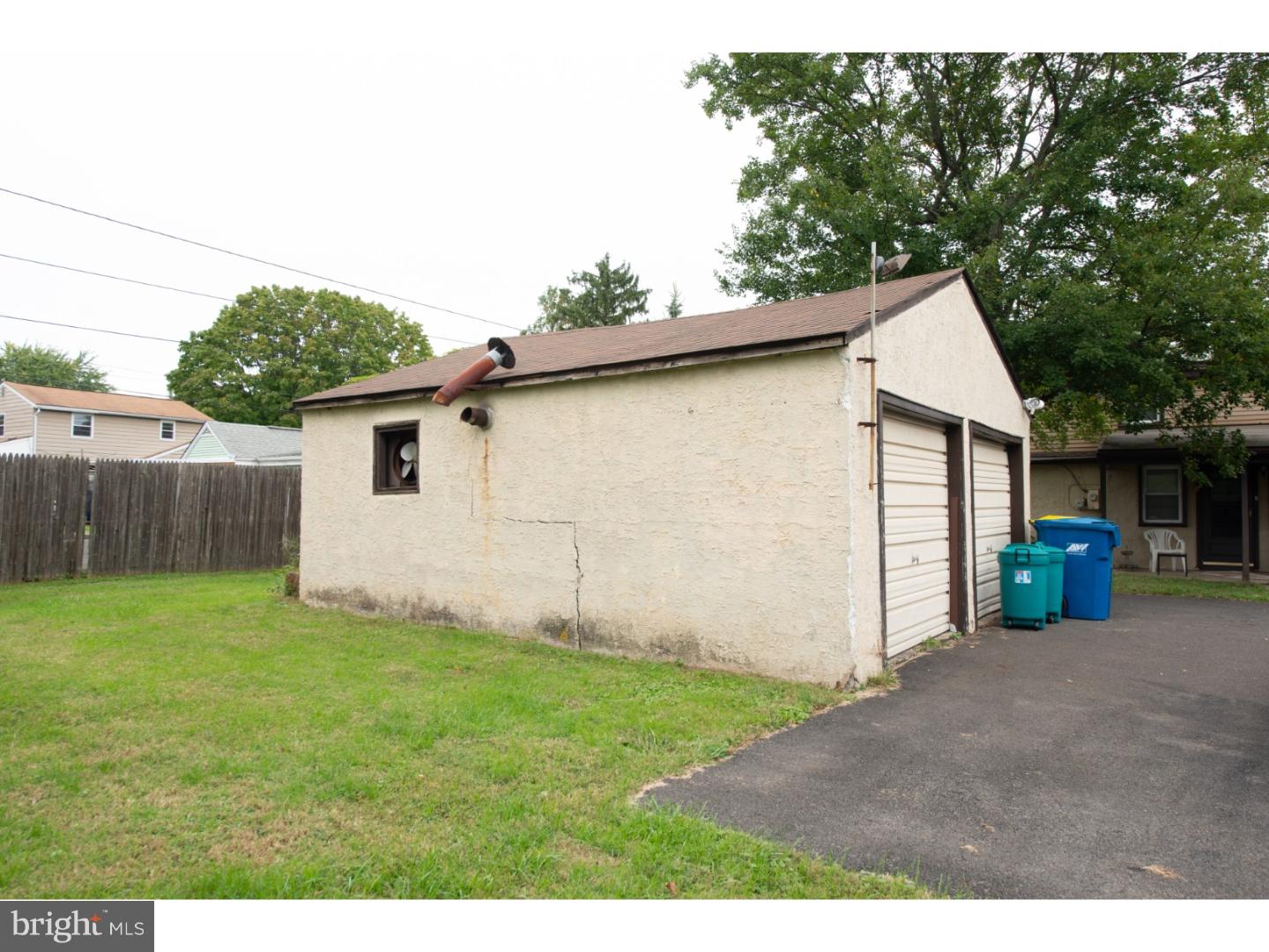525 West County Line Road Hatboro, PA 19040 - Photo 23 of 23 Garage