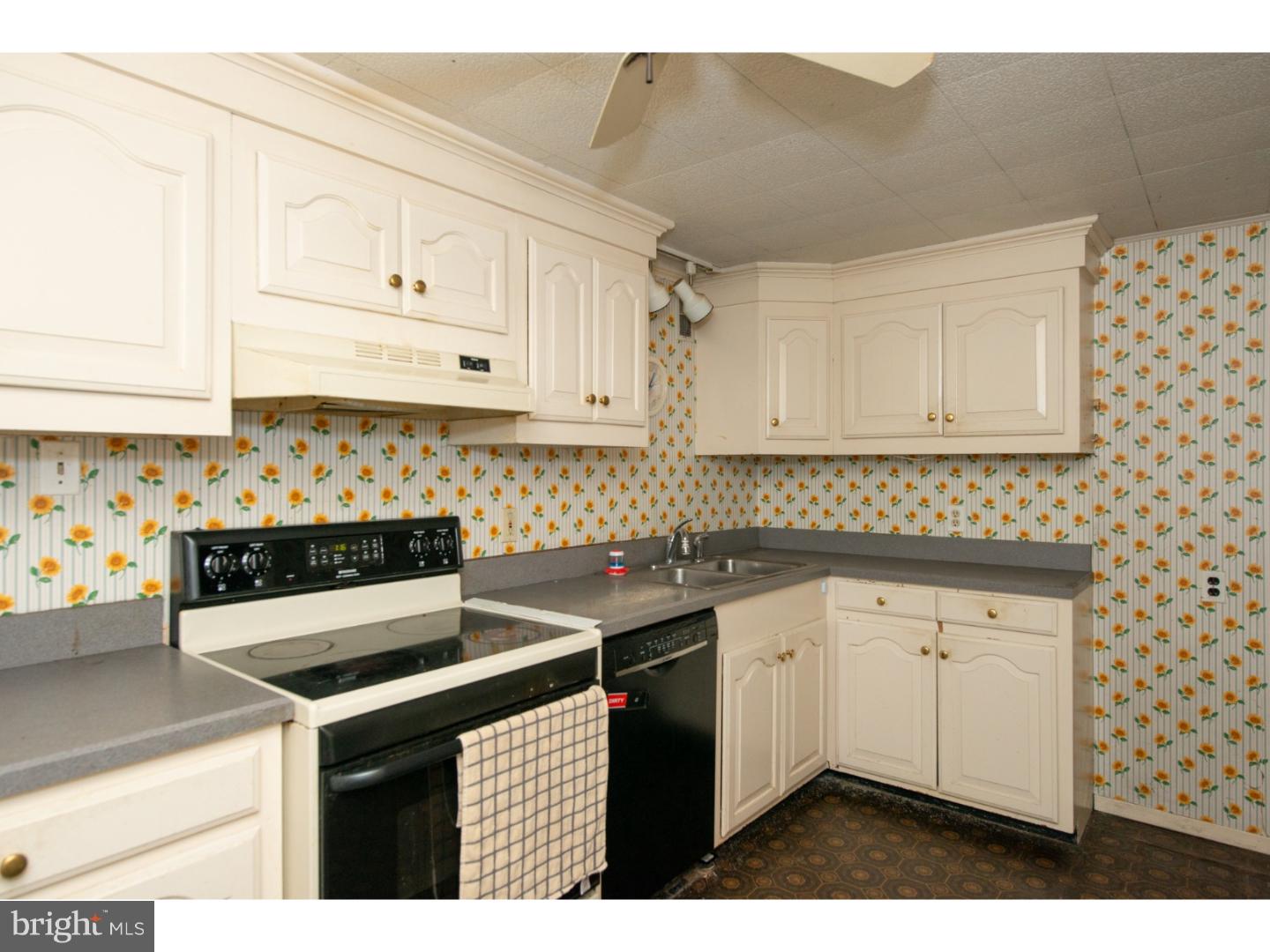 525 West County Line Road Hatboro, PA 19040 - Photo 9 of 23 Kitchen