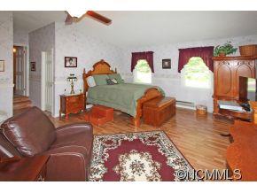 265 Hideaway Creek Road Clyde, NC 28721 - Photo 13 of 20 a living room with furniture and a wooden floor