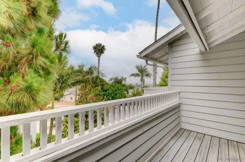 $1,095,000 | 1994 Diamond Street, Unit 2, San Diego, CA 92109